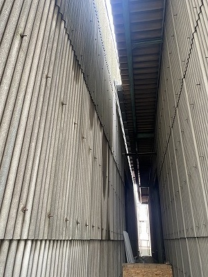 豊橋市　波形　スレート　倉庫　カバー工法